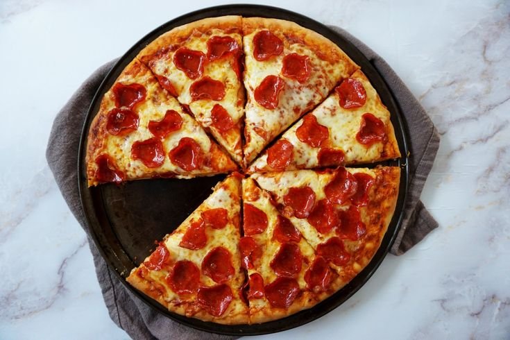 Homemade Pepperoni Pizza – Crispy Crust in 30 Minutes